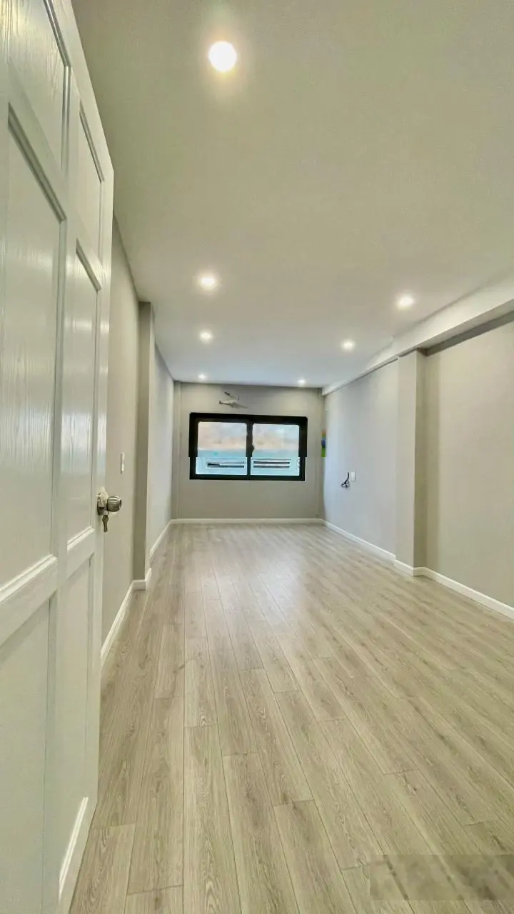 Bán nhà đường Trần Quang Khải, P. Tân Định, Quận 1. NHà 1 trệt 2 lầu 4 phòng ngủ mới toanh