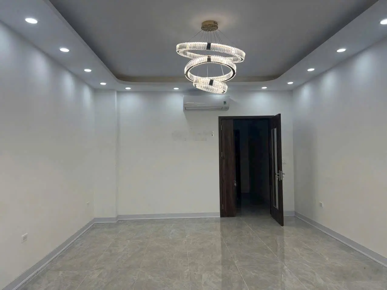Phân lô vỉa hè kđt văn phú oto tránh gara thang máy kinh doanh đỉnh giá 24