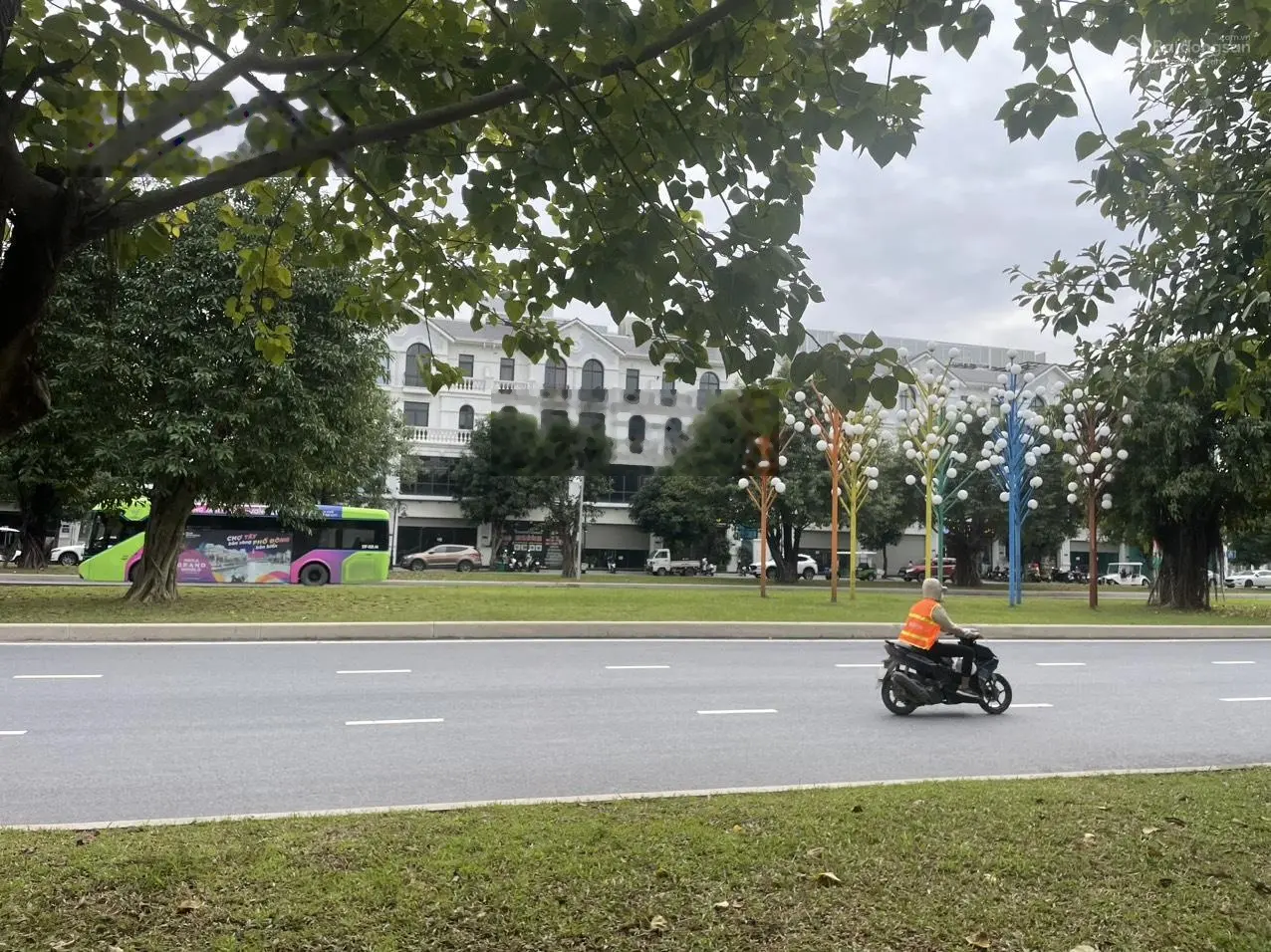Bán căn shop house mặt đường Ngọc Trai Vinhomes Oean Park block diện tích rộng 70.8m2 đất giá rẻ