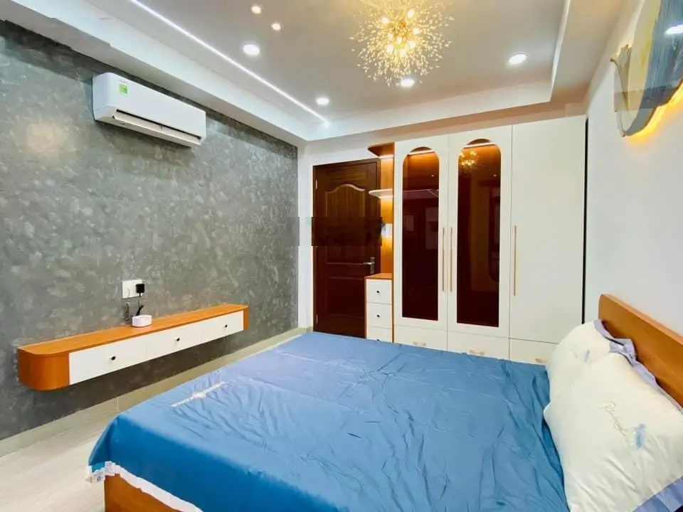 Định cư nước ngoài cần bán gấp ra căn Nguyễn Hữu Thọ, P. Tân Hưng, Q7, 77m2,giá 2tỷ5 sổ hồng riêng