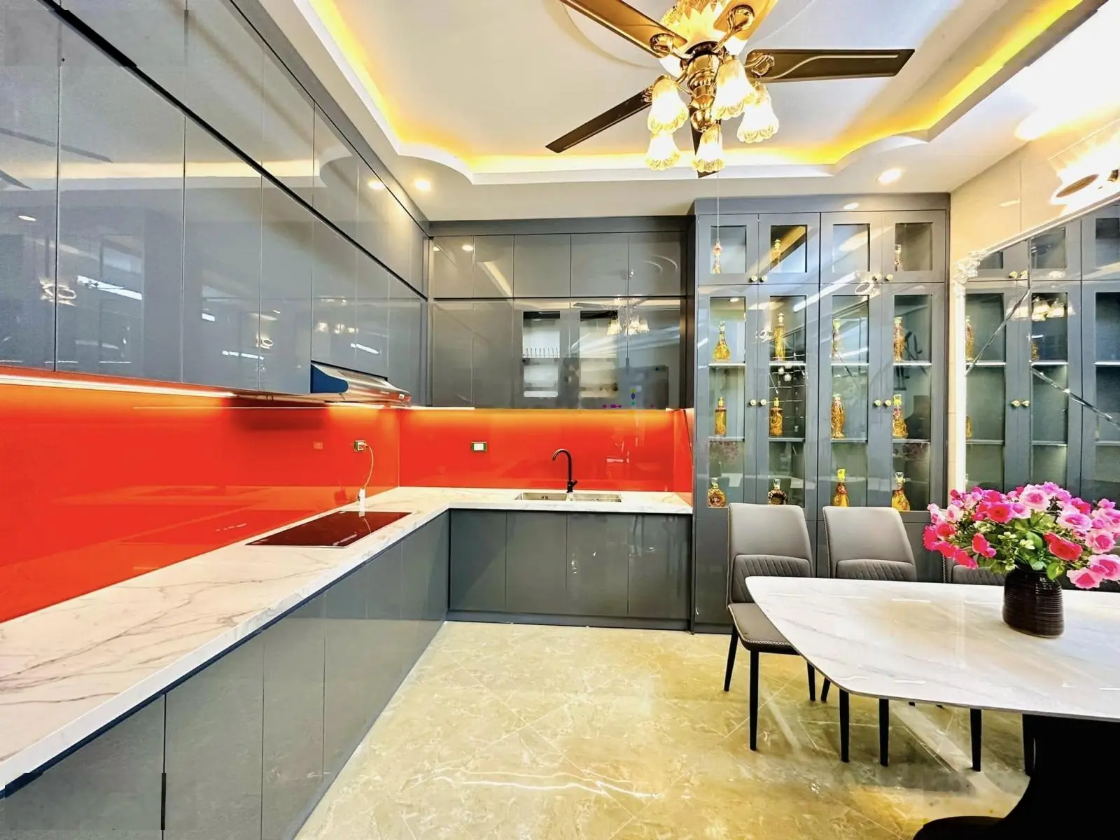 Nhà phân lô lạc trung- yên lạc - ô tô đỗ cửa vào nhà- kinh doanh nhỏ-hbt