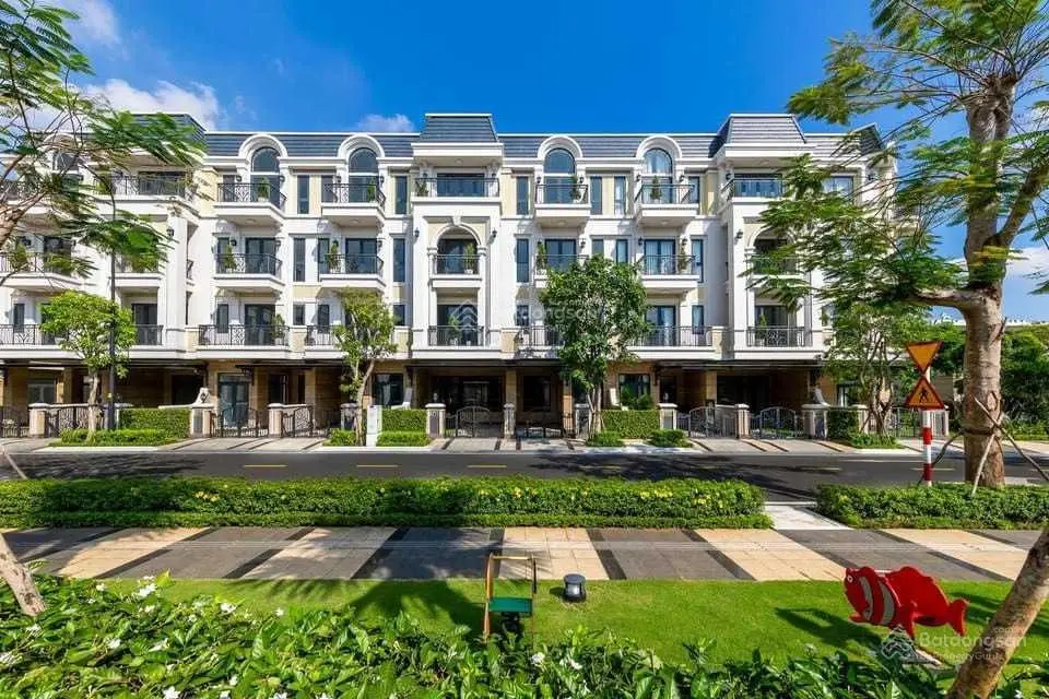 Bán biệt thự phố Clasia Khang Điền. Khu compound an ninh tuyệt đối. Giá 15 tỷ. Hàng đẹp hiếm có