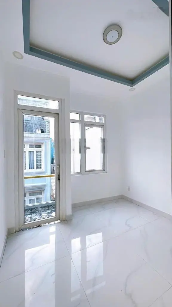 Nhà đẹp q4 - sát mt đường - 5 lầu đúc- 40m2 - 4pn- chỉ 5 tỷ nhỉnh