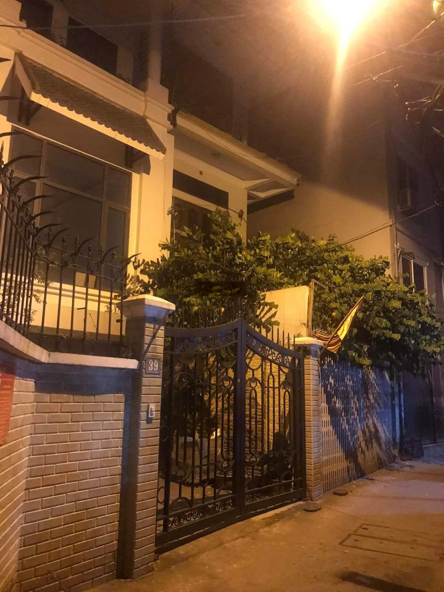 Phải thật nhanh! 107m2 - Cấp 4 - ô tô - siêu phẩm Lạc Long Quân, Tây Hồ - 2 mặt ngõ thông. 18.5 tỷ