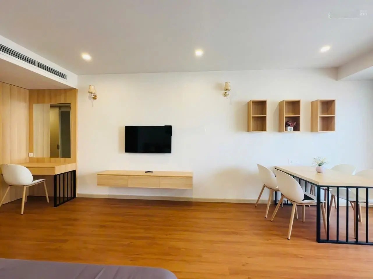 Bán căn Studio tầng cao toà bắc GOLD COAST