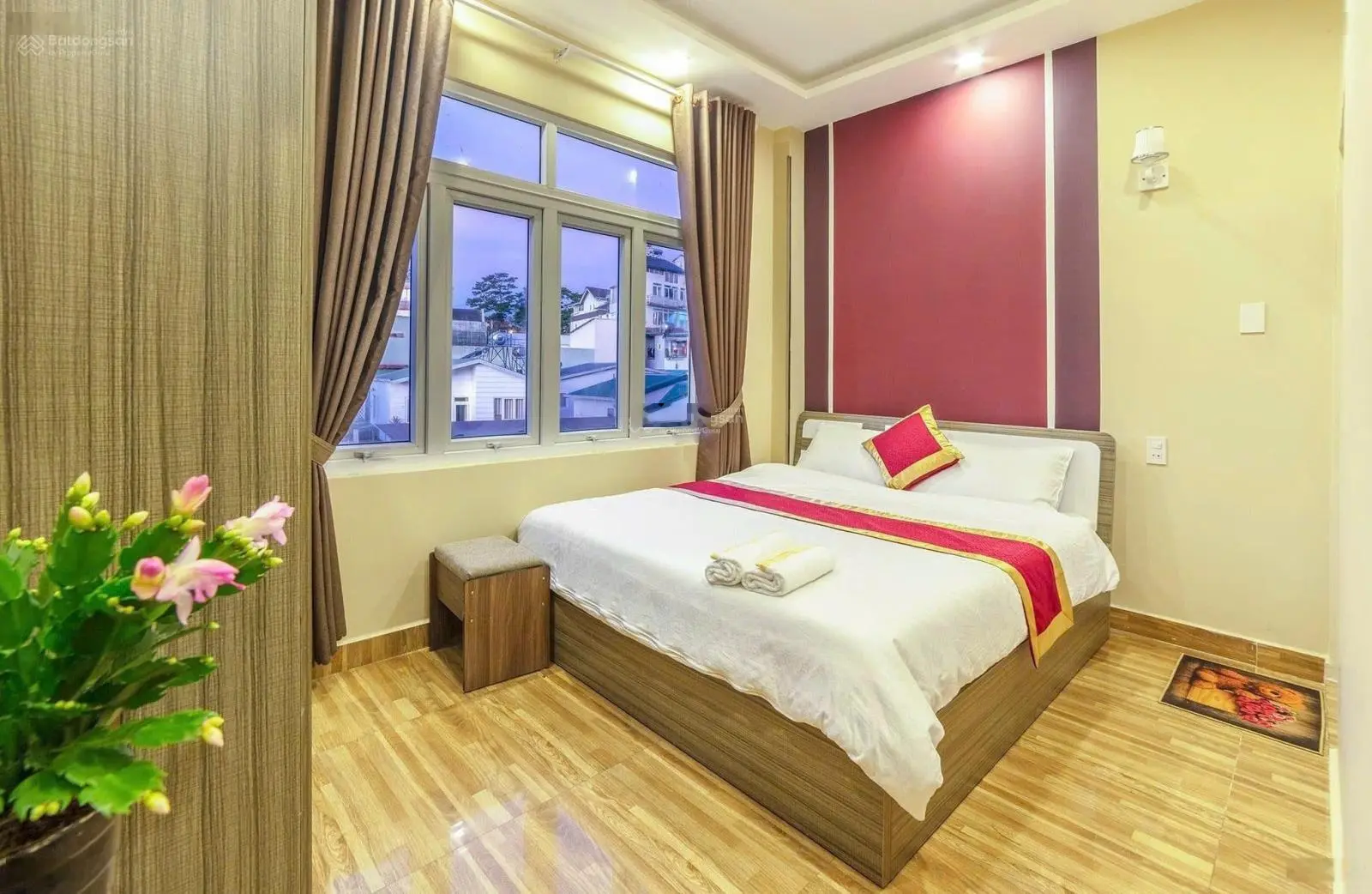 Khách sạn KQH Hoàng Văn Thụ P4 cách chợ đêm Đà Lạt chỉ 1km 4x18m 12 phòng kinh doanh chỉ 9,7 tỷ