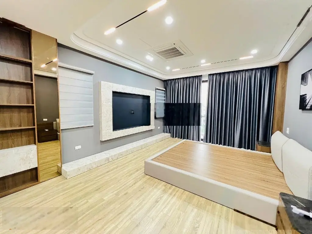 Nguyên Văn Cừ Long Biên, lô góc, 69m2 7 tầng TM, gara ô tô. Nội thất Gô tiền tỷ. Giá 16,8tỷ
