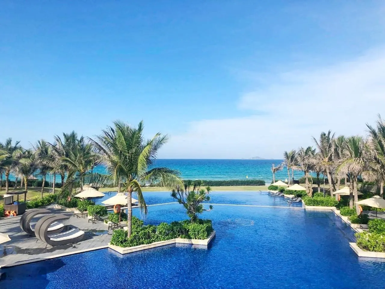 Bán biệt thự biển Bãi Dài Cam Ranh Mystery Villas MT Nguyễn Tất Thành giá từ 7.9tỷ, LH 0908 207 ***