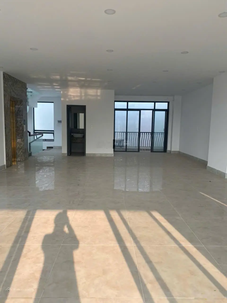 Cần bán gấp - Căn góc 2 mặt thoáng - Vị trí đắc địa - 13x22m - Nhà hoàn thiện - Đã có sẵn sổ hồng