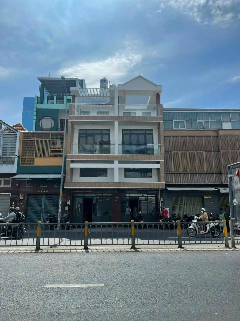 Bán mặt tiền Phan Đăng Lưu, Phú Nhuận - DT 10x35m, 350m2 - 2 tầng - CTXD hầm 10 tầng - giá 70 tỷ