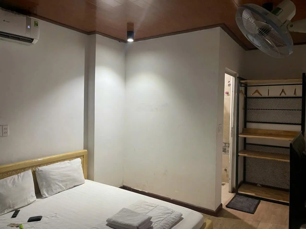 Bán khách sạn mặt tiền (12m2) ,dt :171m2- nguyễn duy trinh q9, doanh thu 80tr/tháng, giá tốt 17ti2