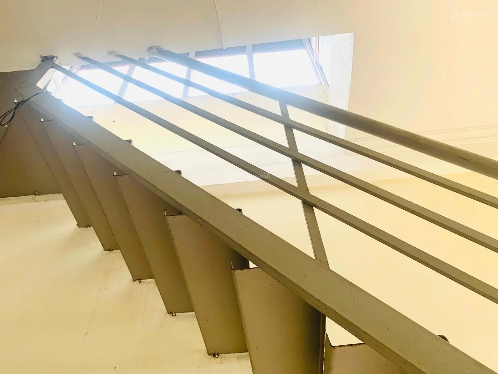 Nhà 5T mặt hồ Văn Chương vỉa hè hai bên kd sầm uất oto tránh nhau dt 52m mt 8m giá 18,9 tỷ