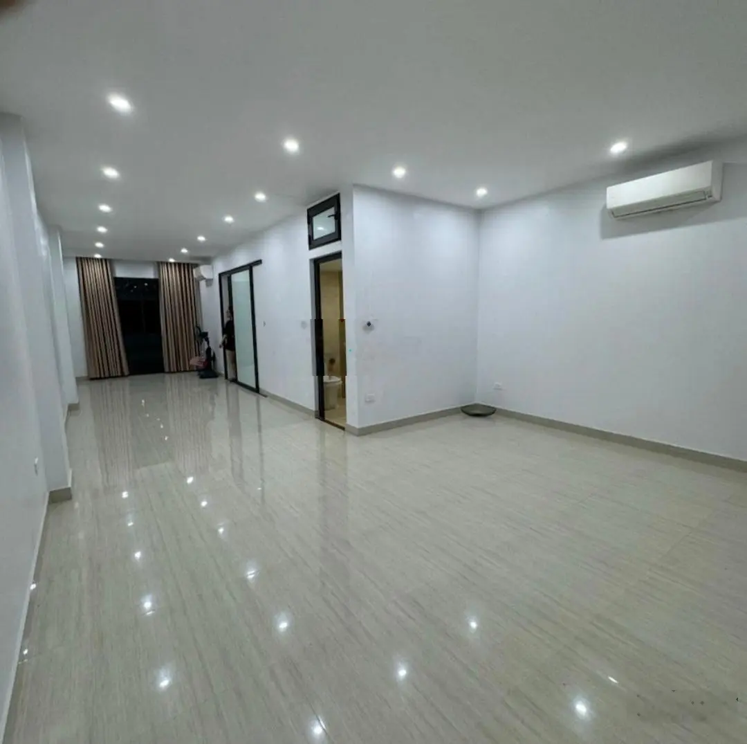 Bán tòa nhà 8 tầng thang máy phố Cầu Giấy 25 tyrc 65m2 Oto 10m Mặt phố Cầu Giấy