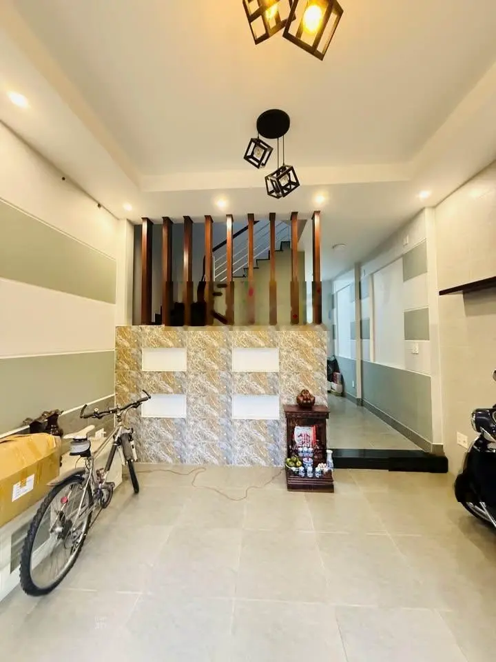 3,5 tỷ còn 3,3 tỷ. Nhà hẻm 6m gần chợ Trần Hữu Trang, Phú Nhuận. Xây 1 trệt 2 lầu, 4 phòng ngủ. SHR