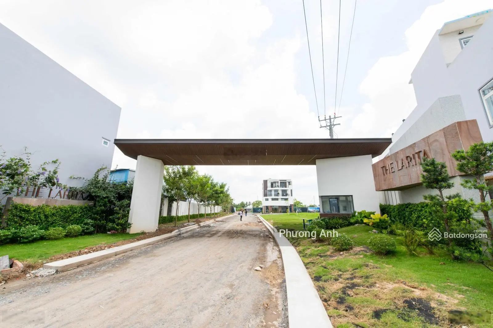 Chính chủ bán gấp nhà phố 1T 2L 80m2 đường Hoàng Phan Thái. SHR đường trước nhà 12m