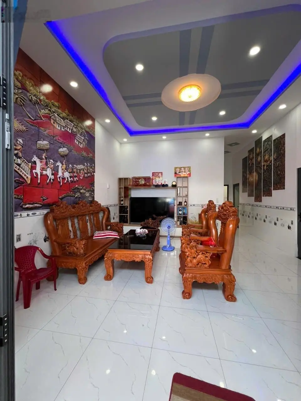 Bán Nhà gần chợ Hóc Môn 8,3x19 . Sân để xe hơi