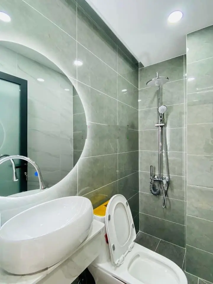 Định cư nước ngoài cần bán gấp ra căn Nguyễn Hữu Thọ, P. Tân Hưng, Q7, 77m2,giá 2tỷ5 sổ hồng riêng