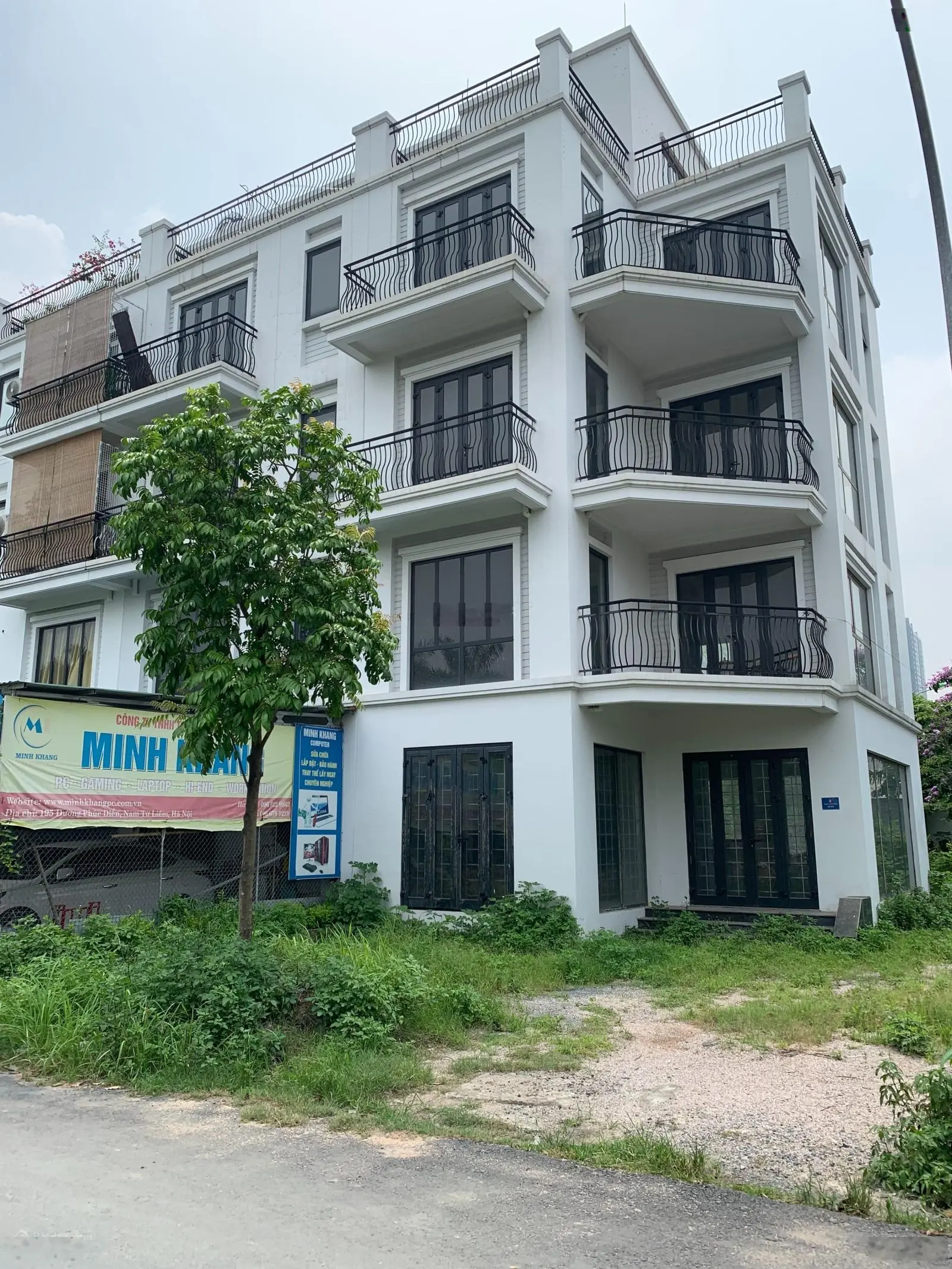 Chính chủ bán Shophose 3 mặt tiền view công viên Hateco Green Park dt 183m2, giá chưa đến 150tr/m2.