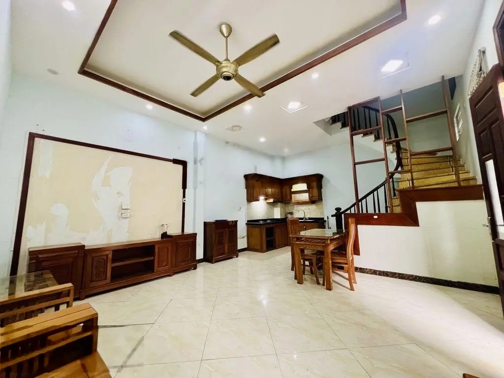Bán nhà Đại Đồng 40m 5 tầng mt6.3m tương lai oto vào nhà giá 5.35 tỷ
