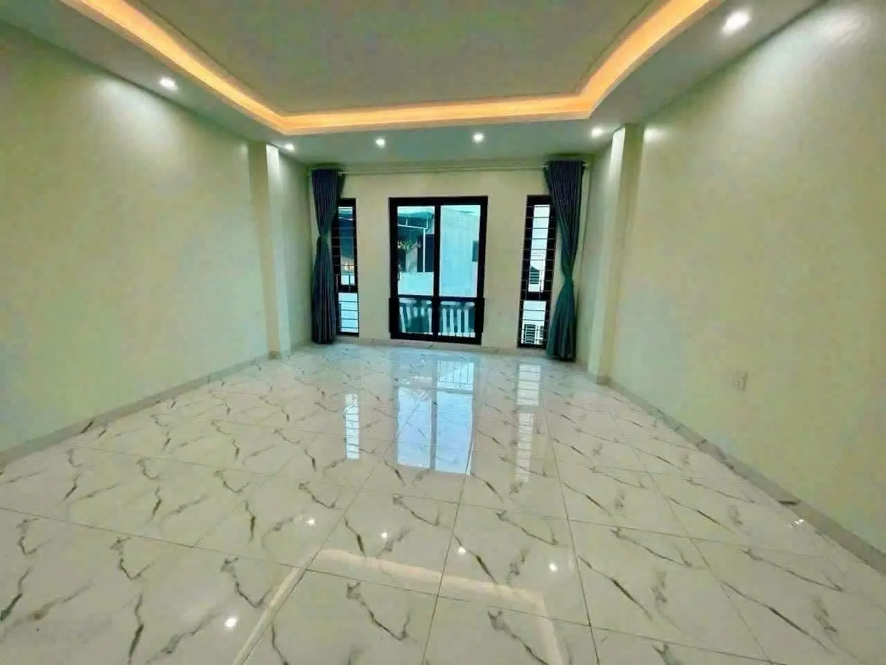 Đây rồi! Bán nhà ngõ 28 Xuân La - 45m2 - 6 tầng - gara ô tô - phân lô - nhà mới - thông. 11 tỷ hơn