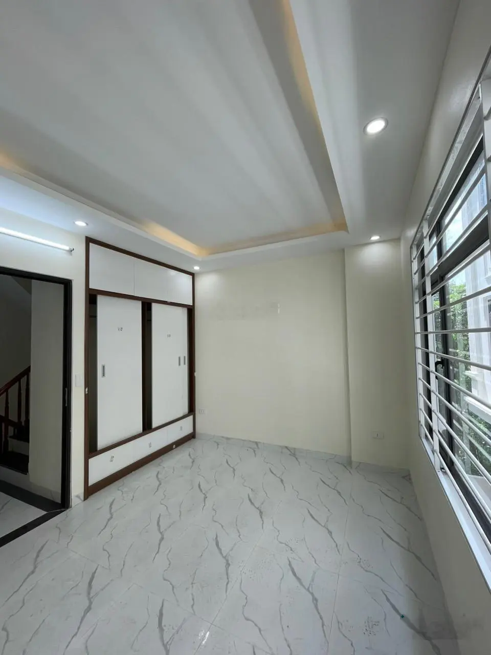 Bán nhà 40m2 giá 2tỷ900 ô tô lùi cửa, sổ đỏ chuẩn, trạm bơm Yên Nghĩa KĐT Đô Nghĩa, không lỗi gì