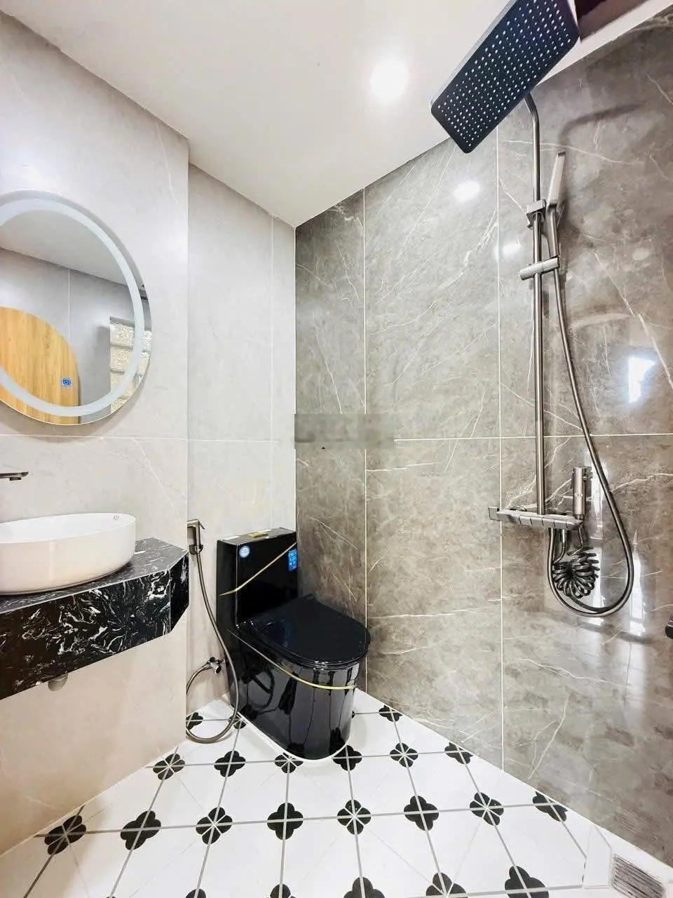 Bán gấp nhà Đ.Vạn Kiếp,P1,Bình Thạnh giá 3Tỷ250/68,4m cho thuê 22tr/tháng gần Coopmart Rạch Miễu
