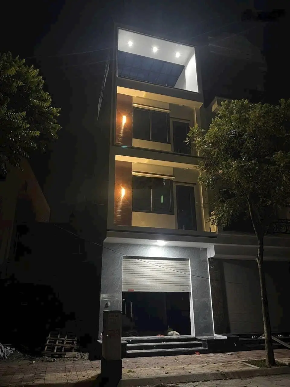 Bán khà khu đô thị nhà mới có thiết kế thang máy hướng đông nam!