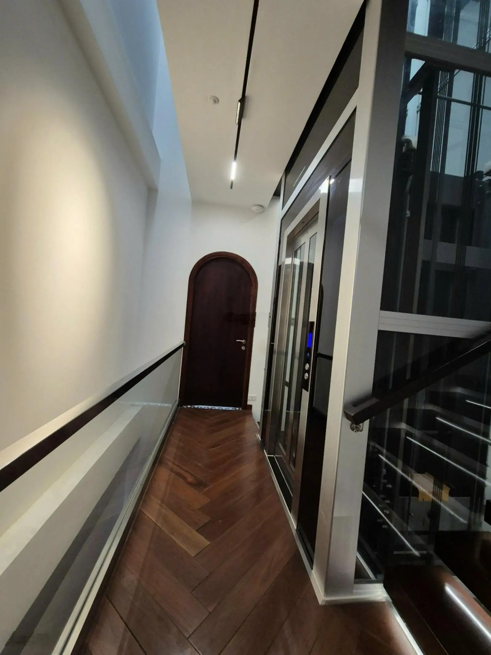 Bán nhà siêu đẹp mặt tiền đường số 2, F10, Tân Bình (4,5x20m) 6 tầng có thang máy, giá 17,5 tỷ