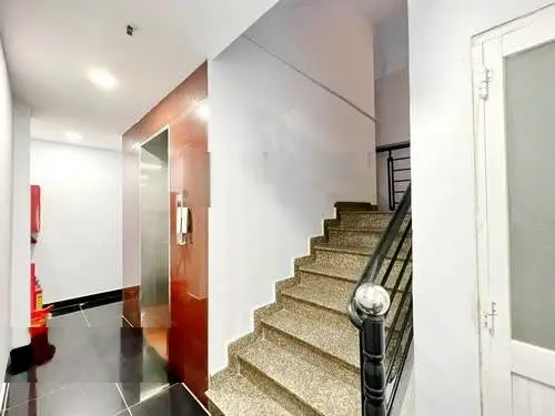Bán nhanh tòa nhà 7 tầng 18P full nội thất MT Bùi Văn Ba gần chợ Q7
