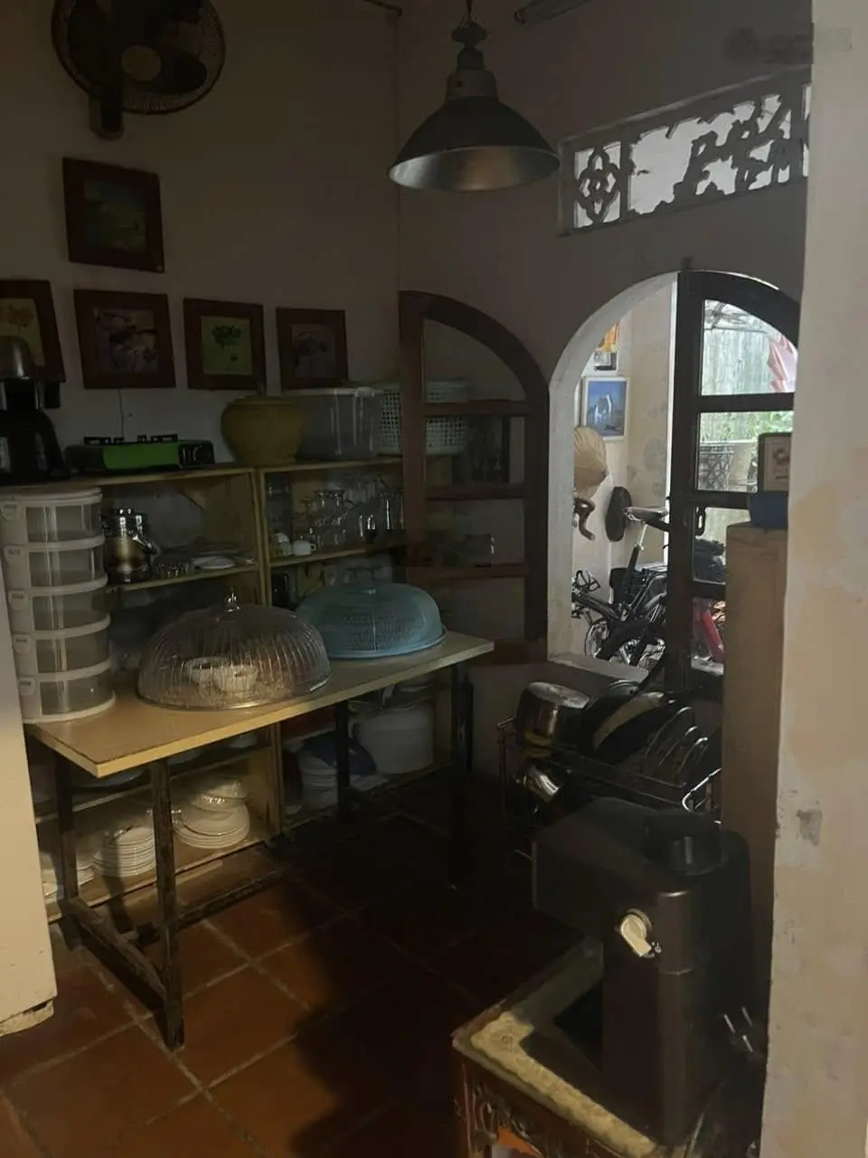 Cần bán đất tặng nhà 2 tầng còn tốt, 180m2, ô tô tránh đỗ, lô góc, mặt tiền 8m, 31.5 tỷ Thái Thịnh