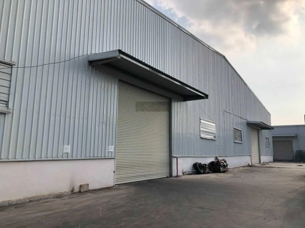 Cần chuyển nhượng nhà máy KCN Quốc Oai DT 5000m2 xưởng 2500m2 giá bán 54tỷ, thời hạn 2055, DT 1ha