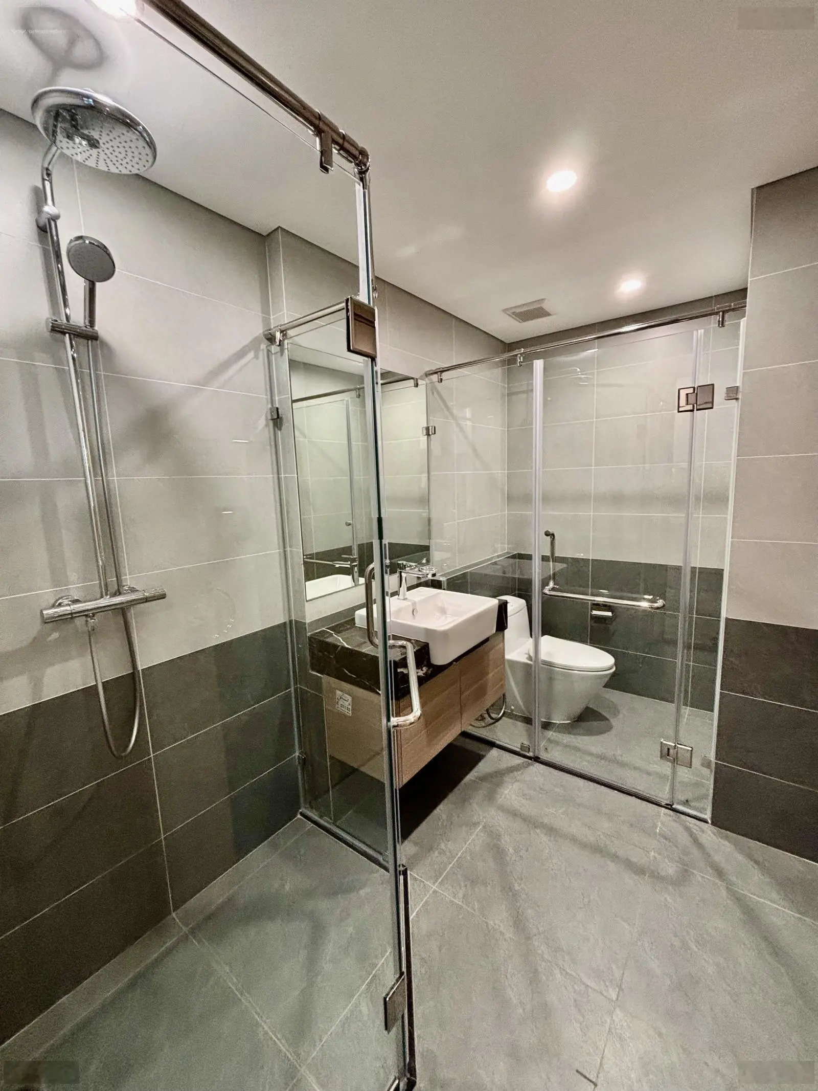 Chính chủ bán gấp căn hộ 1 pn tại vinhomes sky park, 2,3 tỷ vnd, 47m2