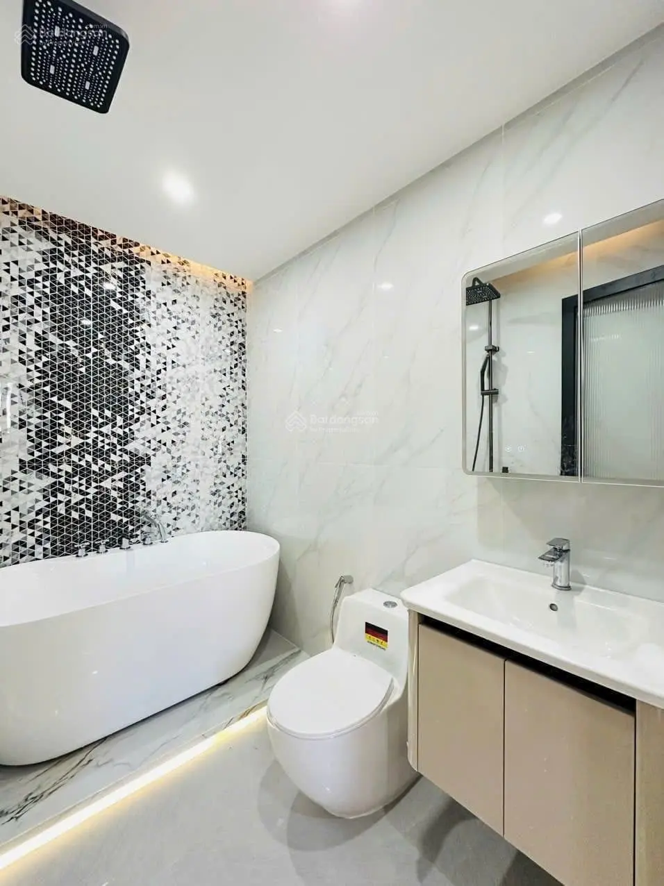 Hạ giá bán gấp nhà 4 tầng trung tâm Quận 1, 4tỷ080/81,45m2 - Mai Thị Lựu, P. Đa Kao, chợ Đa Kao