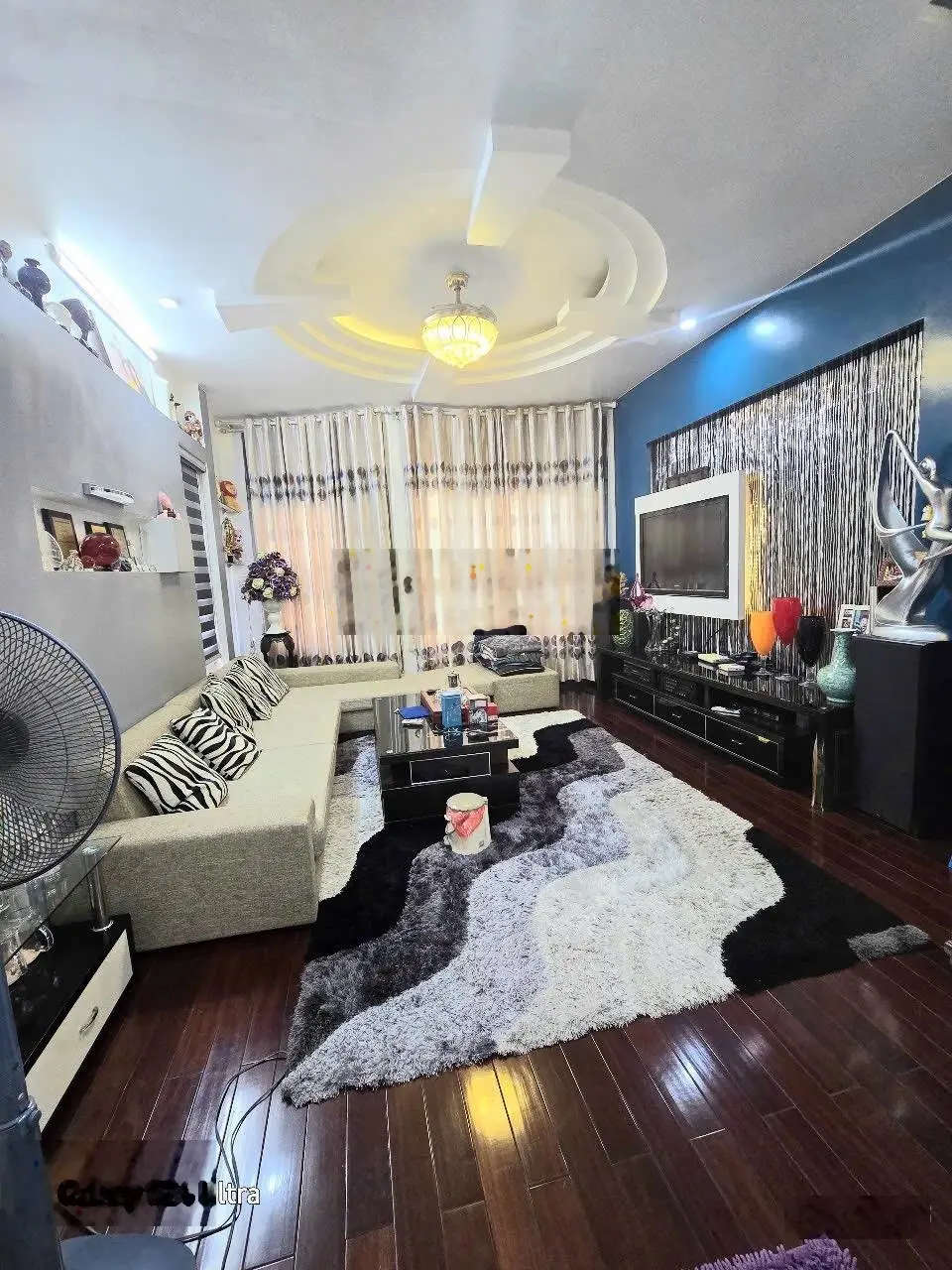 Nhà mặt ngõ to khu vực Trần Nguyên Hãn. Ô tô đỗ cửa, vào nhà thoải mái