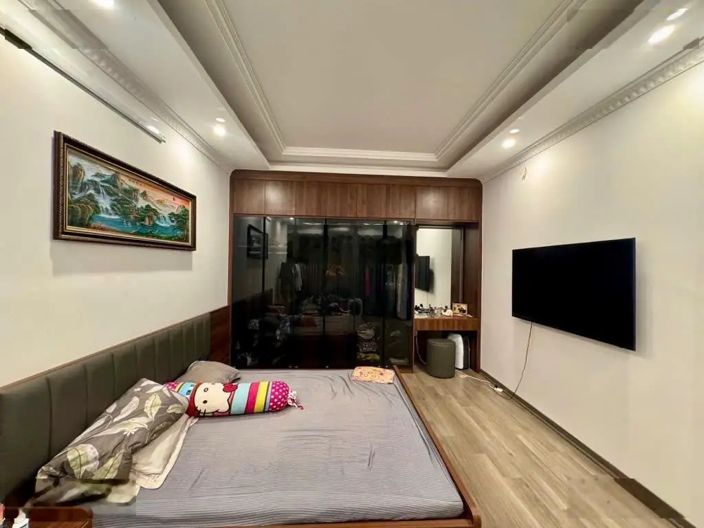 Kim Ngưu - quận HBT, ngõ to ô tô tránh, 40m2 5 tầng, nhà mới đẹp, khu vực trung tâm chỉ hơn 8 tỷ