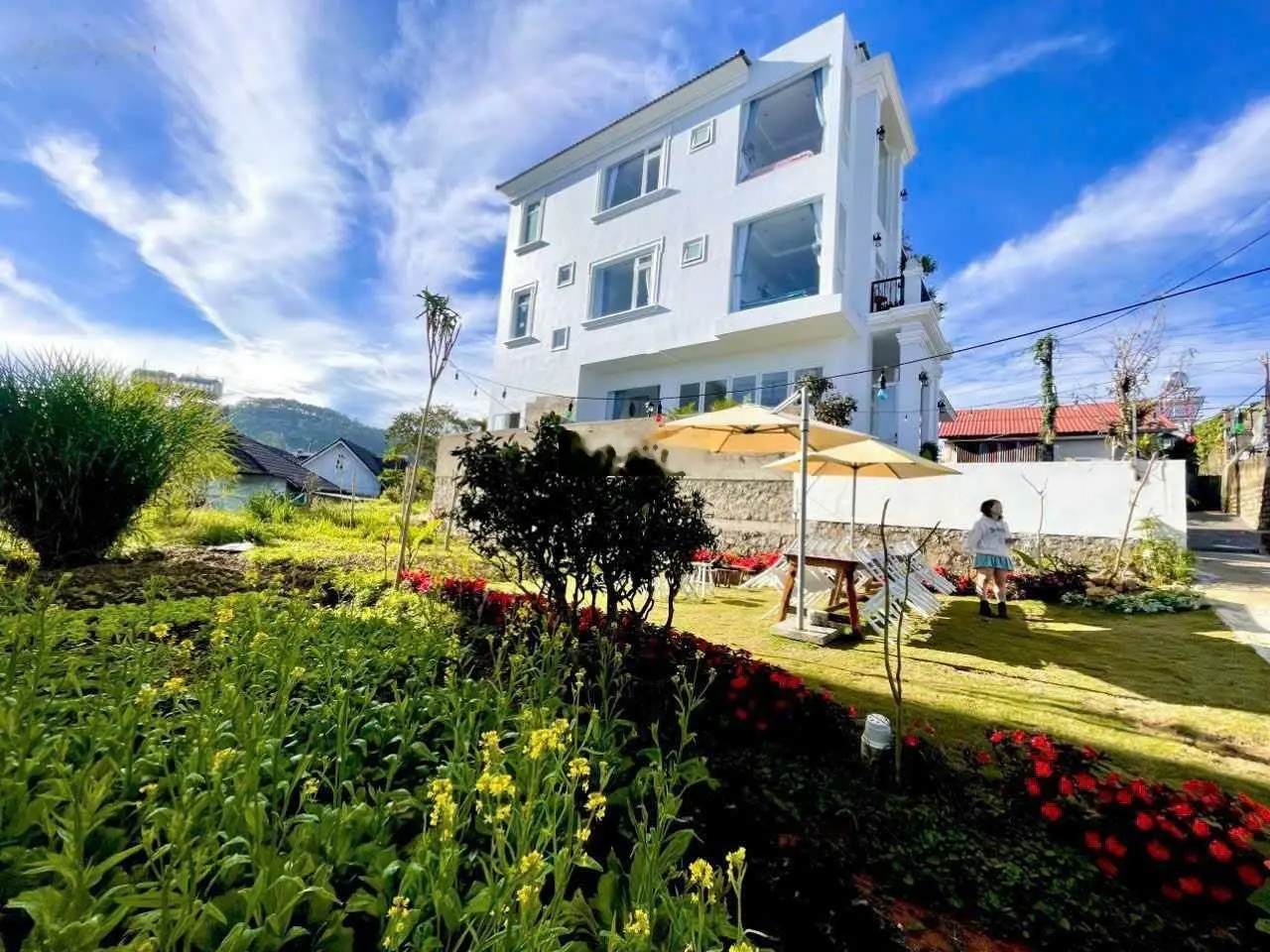 Villa sân vườn góc 2MT Trịnh Hoài Đức P11 200m2 3 tầng khai thác 80 - 100tr/tháng view thoáng đẹp