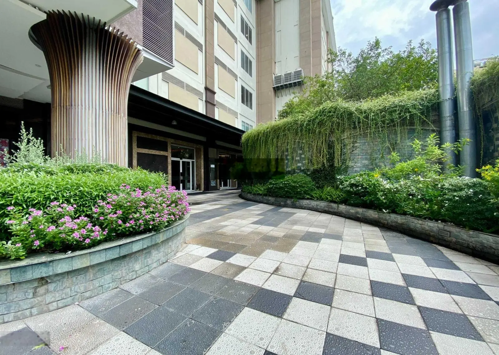 Bán nhiều căn hộ Leman Luxury Apartment giá ngộp, giá thật full nội thất. LH 0934 004 ***