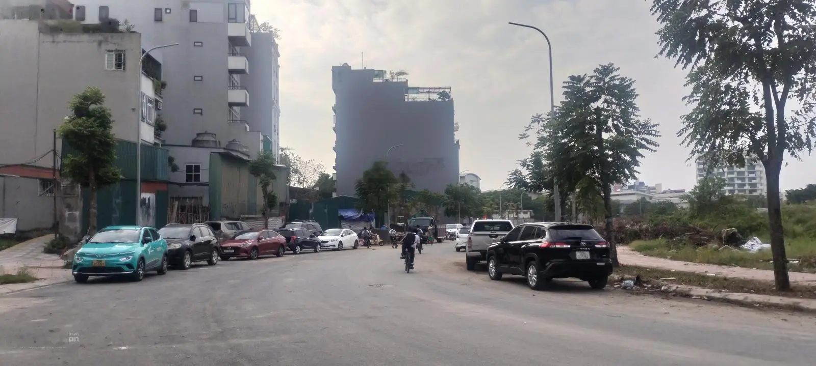 LÔ GÓC MẶT PHỐ HỒNG TIẾN - vỉa hè 10m, 2 mặt phố lớn, thông sàn thang máy, dòng tiền gần 2tỷ/năm