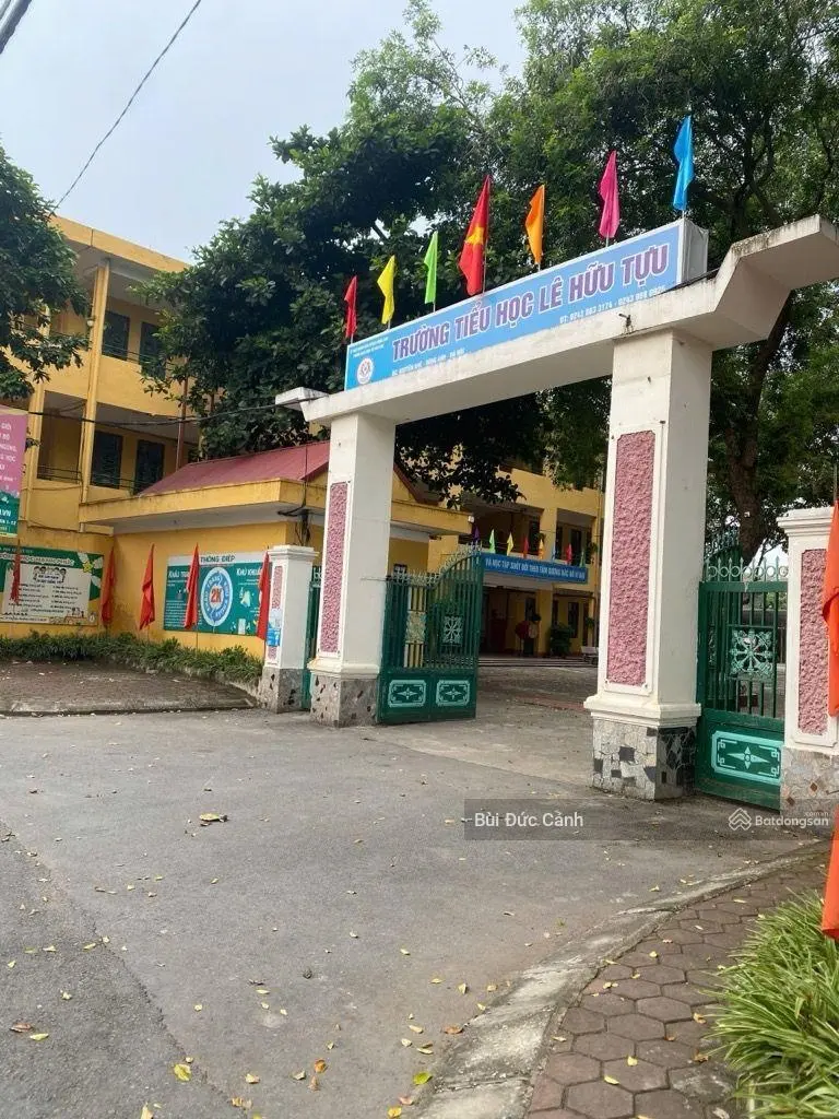 Nhà mới xây chắc chắn, ôtô vào tận nơi, kinh doanh tốt