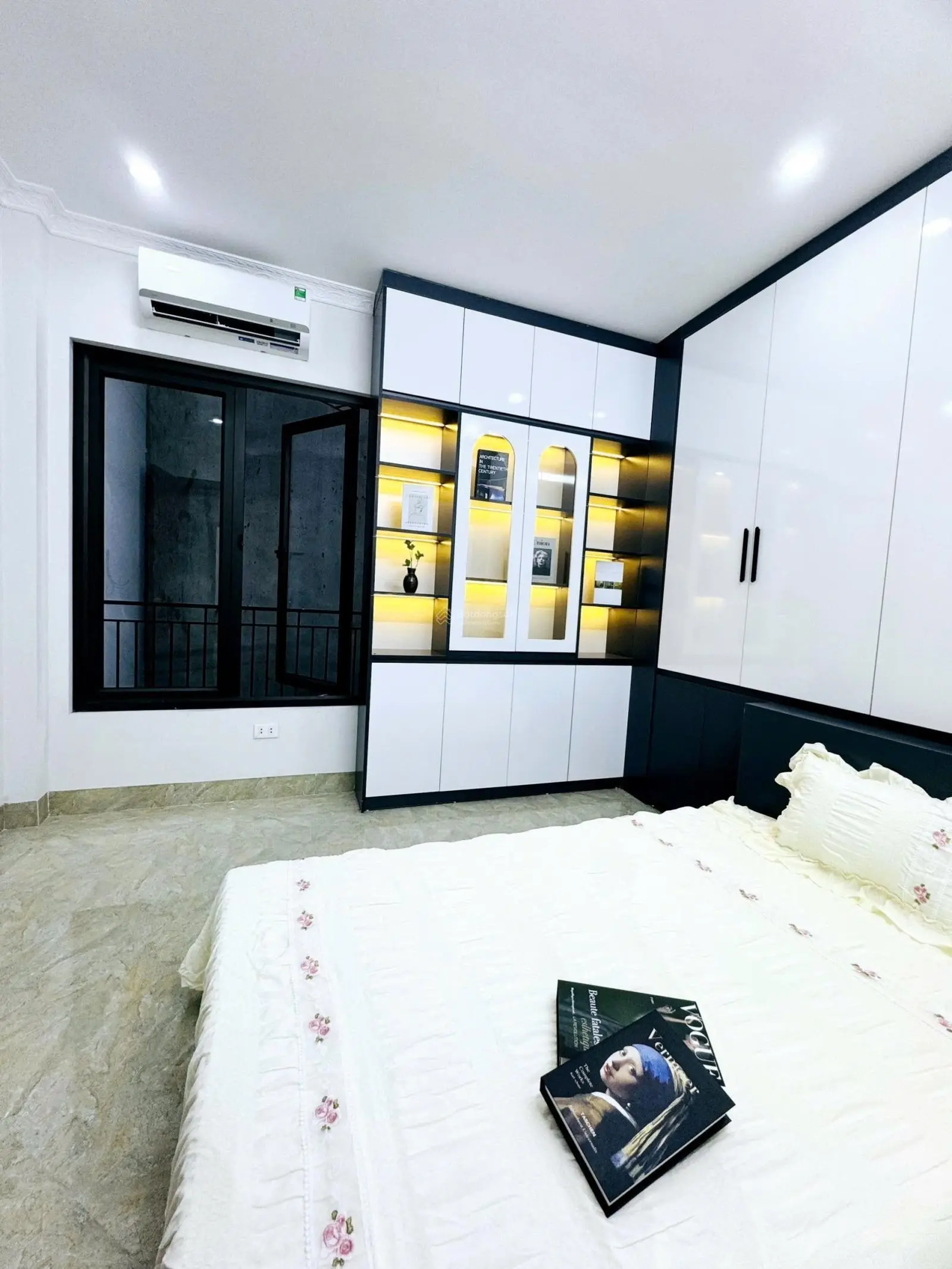 Bán nhà tại Đông Ngạc, Kẻ Vẽ - Nhà xây mới chủ lắp đầy đủ nội thất - diện tích to - nhiều PN