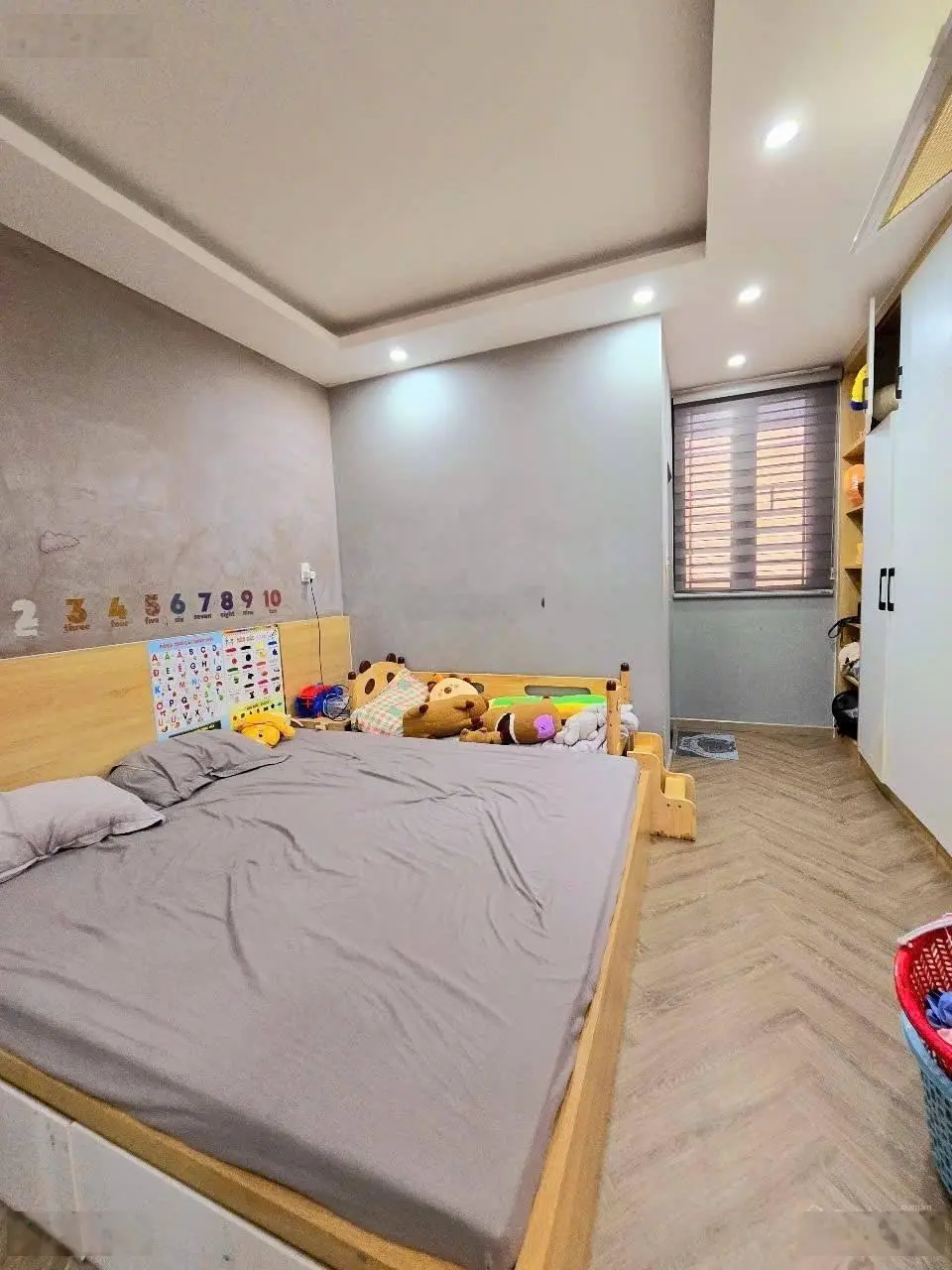 Bán gấp nhà trục đường Lã Xuân Oai Q9. DT: 4mx13m. Kết cấu: 2 tầng full nội thất giá bán: 3,6 tỷ