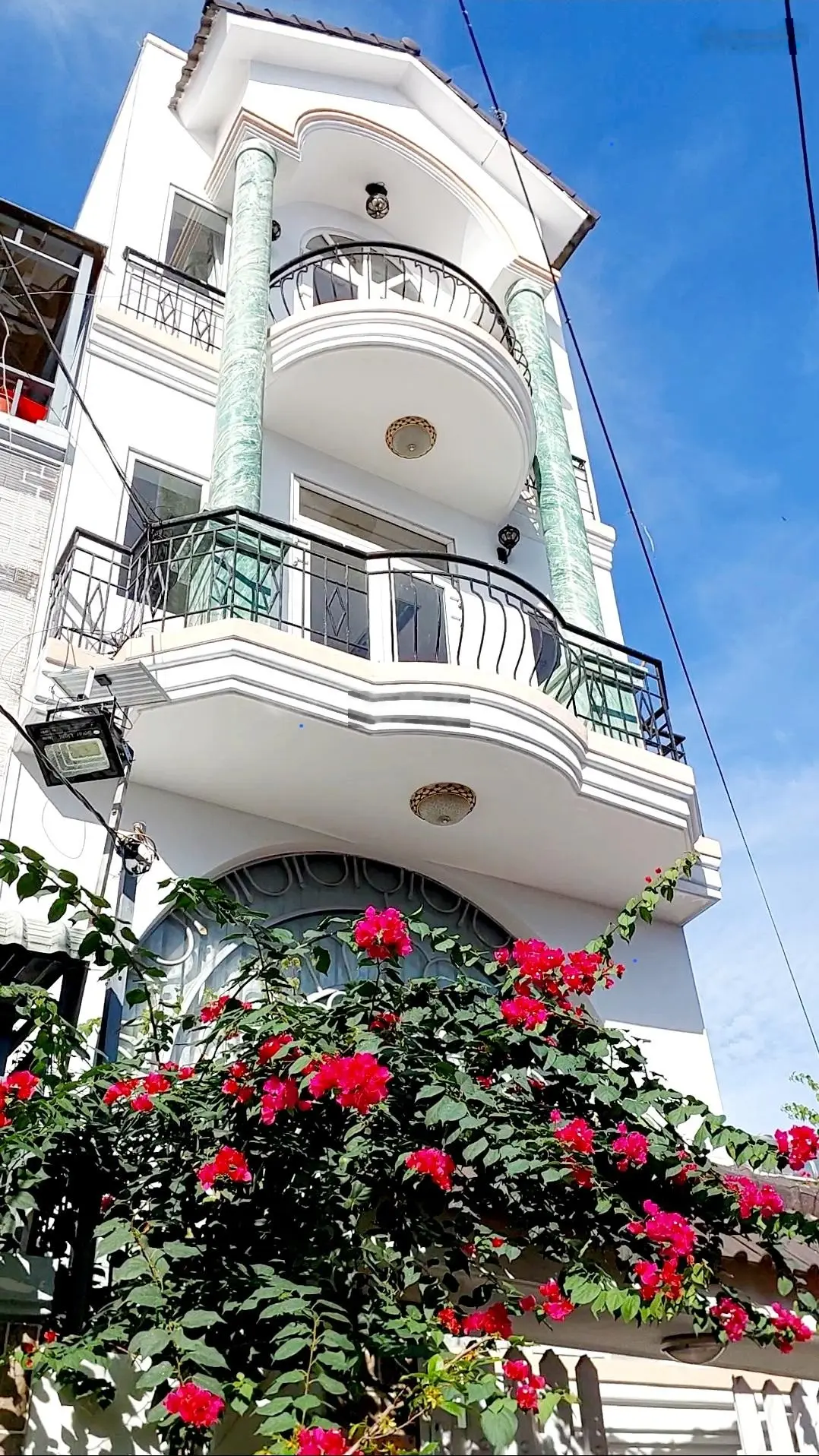 Bán nhà riêng chính chủ, gần trung tâm TP.Thủ Đức, căn góc, có hồ bơi, phù hợp để ở & làm văn phòng