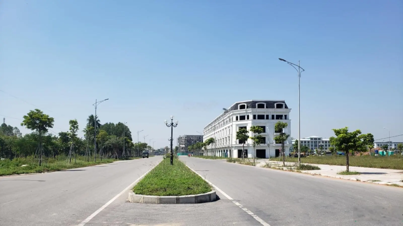 Chuyển nhượng đất nền cạnh ngã 6 Bắc Giang - Mặt đường Trường Chinh rộng 42m