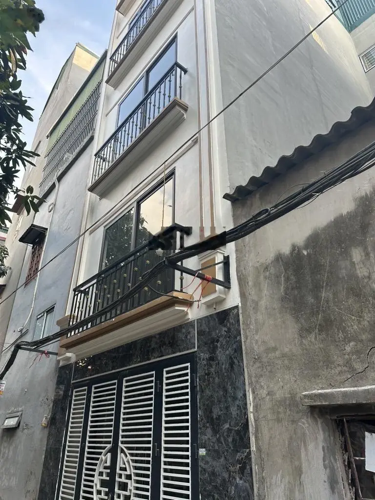 Bán nhà Lĩnh Nam. Ngõ nông - Ô tô đỗ cửa. Gần phố. Đủ tiện ích.