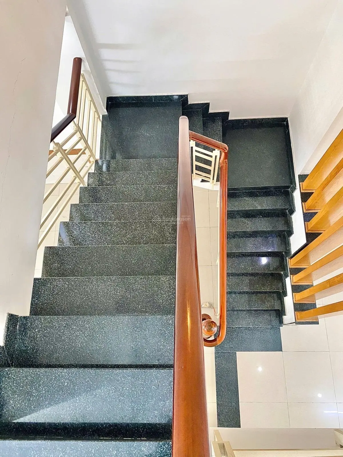 GẤP Nhà 2 tầng ngay Emart Phan Huy Ích 50m2 chỉ 4,8 tỷ. Sổ hoàn công đủ không quy hoạch lộ giới