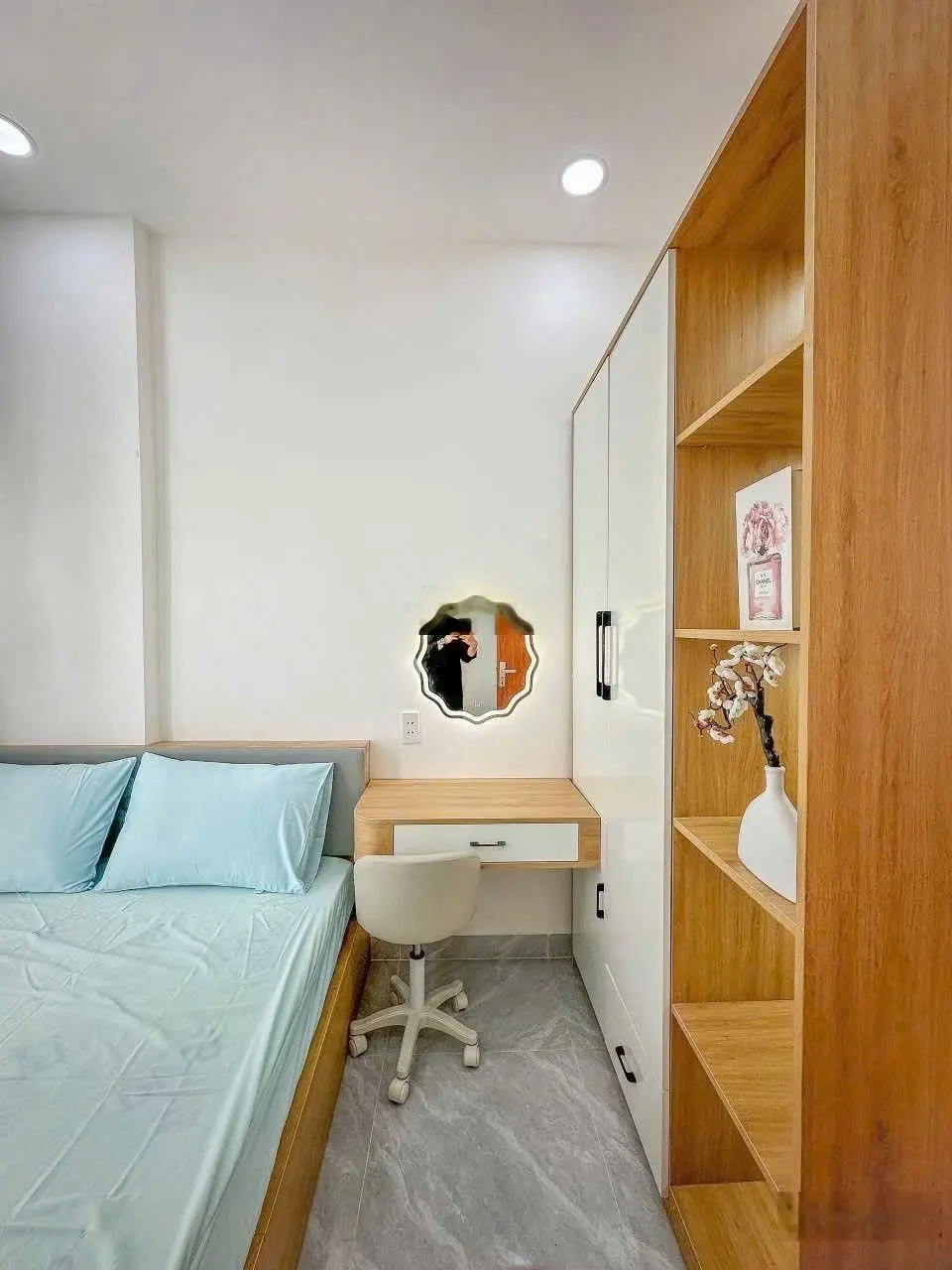 Nhà Nơ Trang Long 37m2, hẻm xe tải, giá bán 4 tỷ 950 thương lượng. Liên hệ ngay 0906 435 138