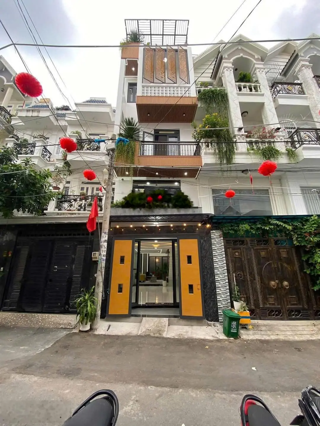 Bán nhà đẹp đường Thạnh Xuân 33. DT 4x17m. Nhà 1 trệt 1 lửng 3 lầu