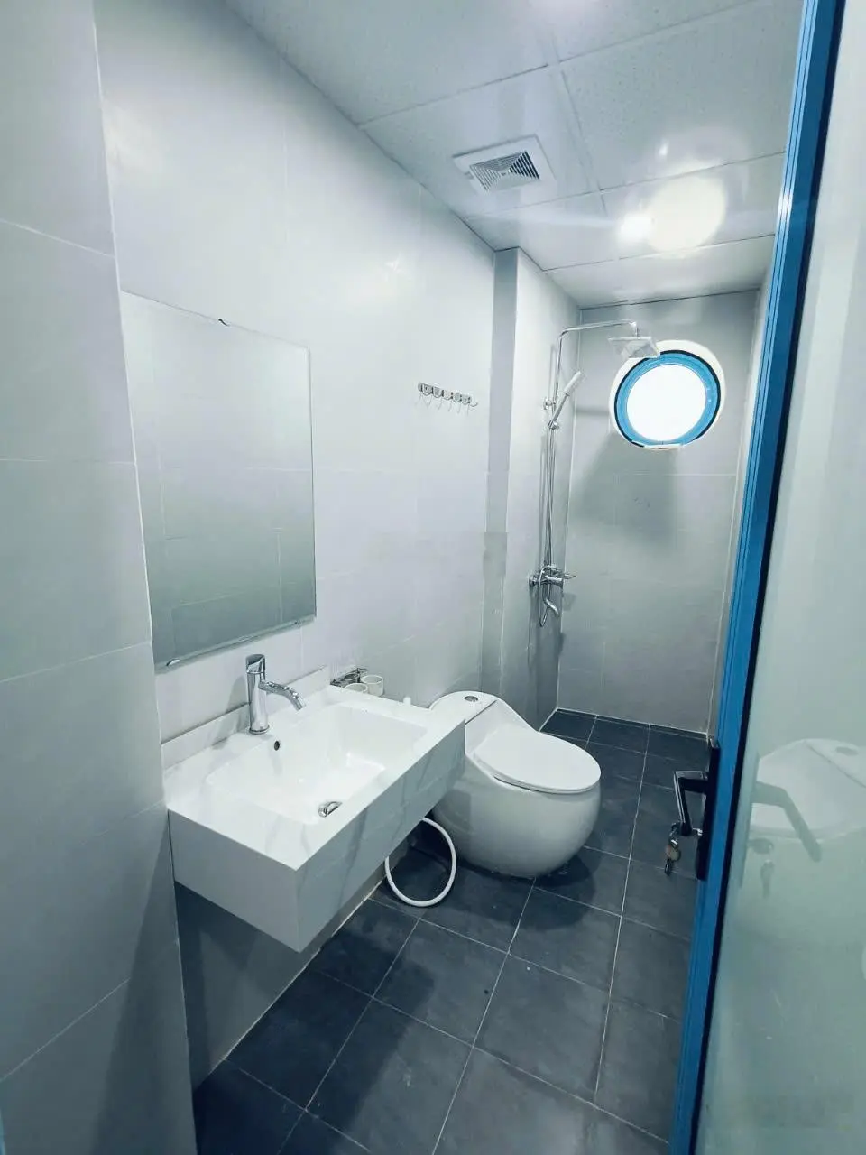 Bán căn 3tầng*45m2. Vị trí + thiết kế đẹp ngõ rộng, có sân riêng. Ô tô lùi tận cửa. Gần cầu Tân Phú