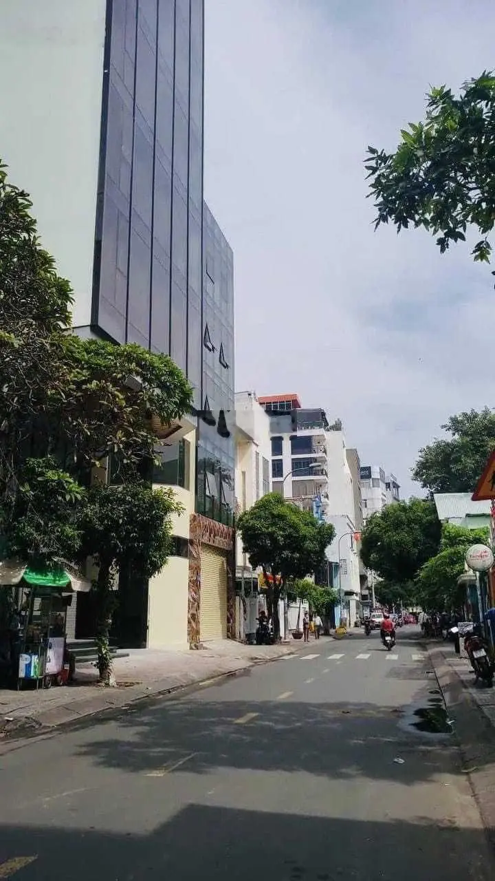 Định cư bán gấp đất xây tòa nhà MT Trần Quang Khải Quận 1 8.5x35m KC: C4 HĐT: 130tr/th, giá: 60 tỷ