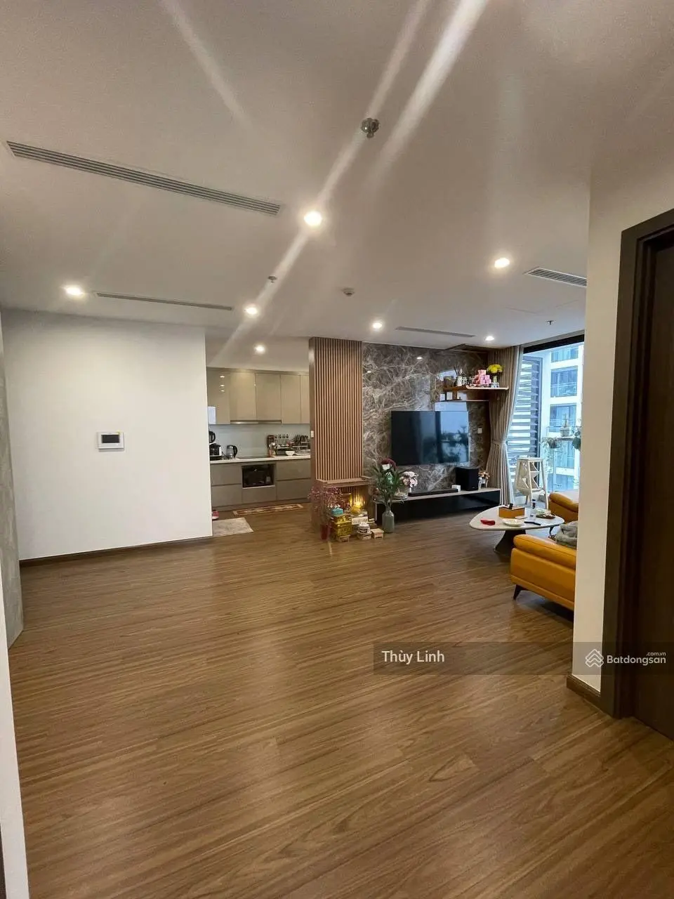 Bán 2 căn hộ Vinhomes West Point, căn góc 4 ngủ, nội thất liền tường - LH xem nhà 0919 631 ***